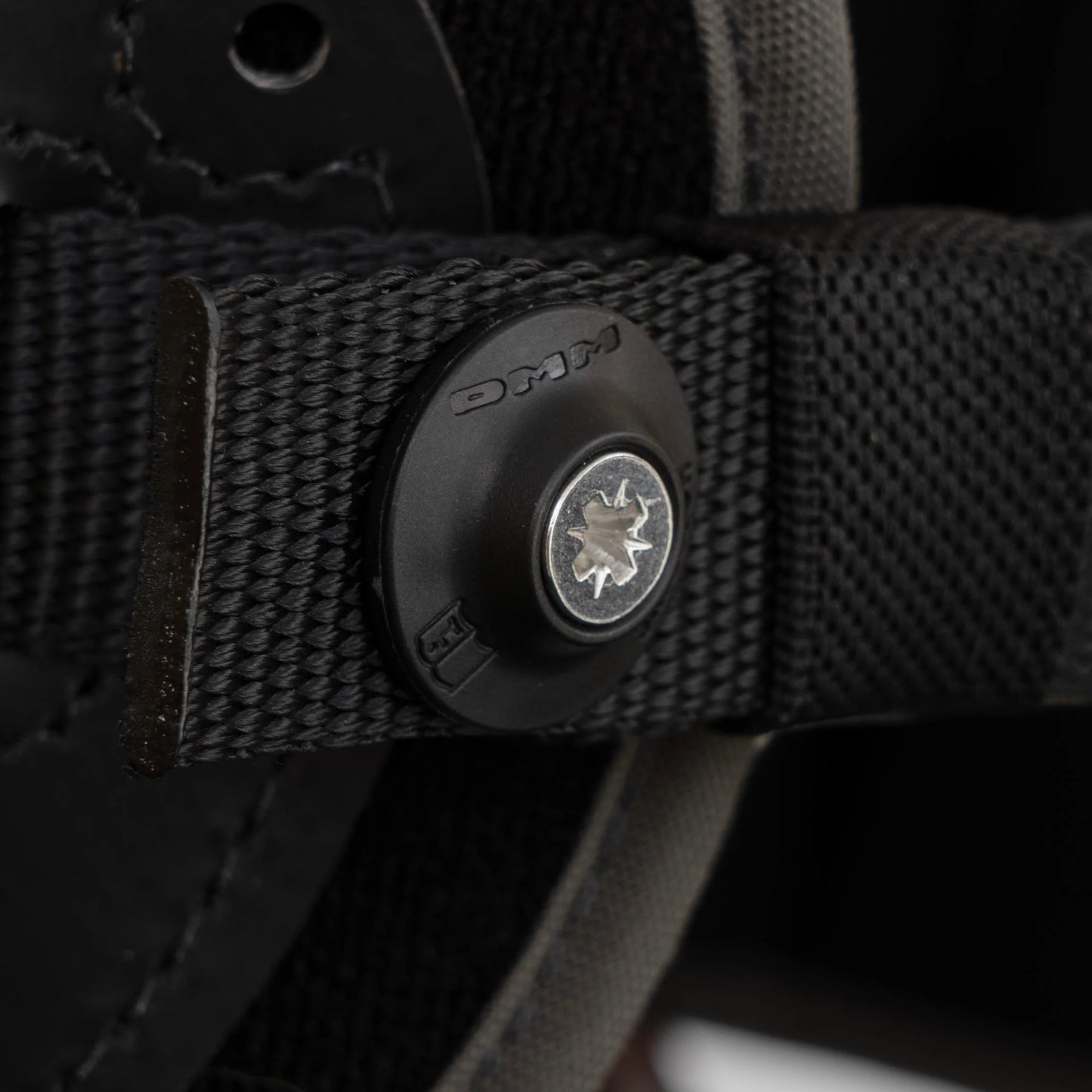 DMM Kinisi Max Saddle